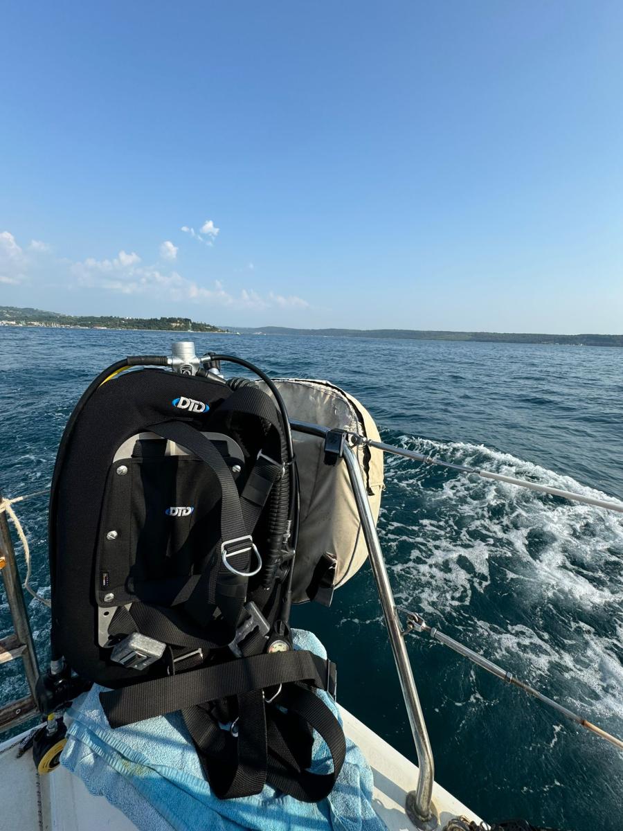 Plujemo na točko potopa